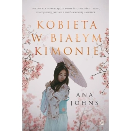 Kobieta w białym kimonie